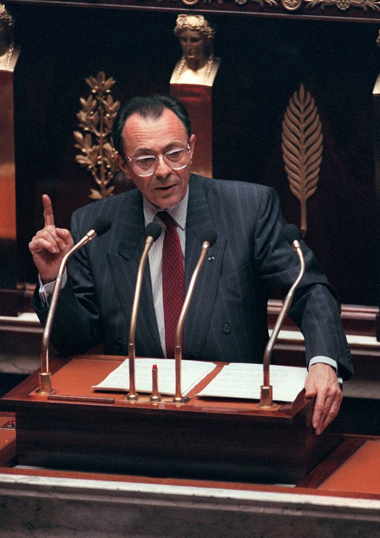 Michel Rocard le 15 novembre 1990 alors qu'il défend son projet de loi concernant la création de CSG à la tribune de l'Assemblée nationale.