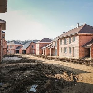 Les mises en chantier de logements individuels ont encore augmenté depuis le début de l'année mais les ventes des promoteurs chutent. D'où l'inquiétude de la Fédération française du bâtiment.