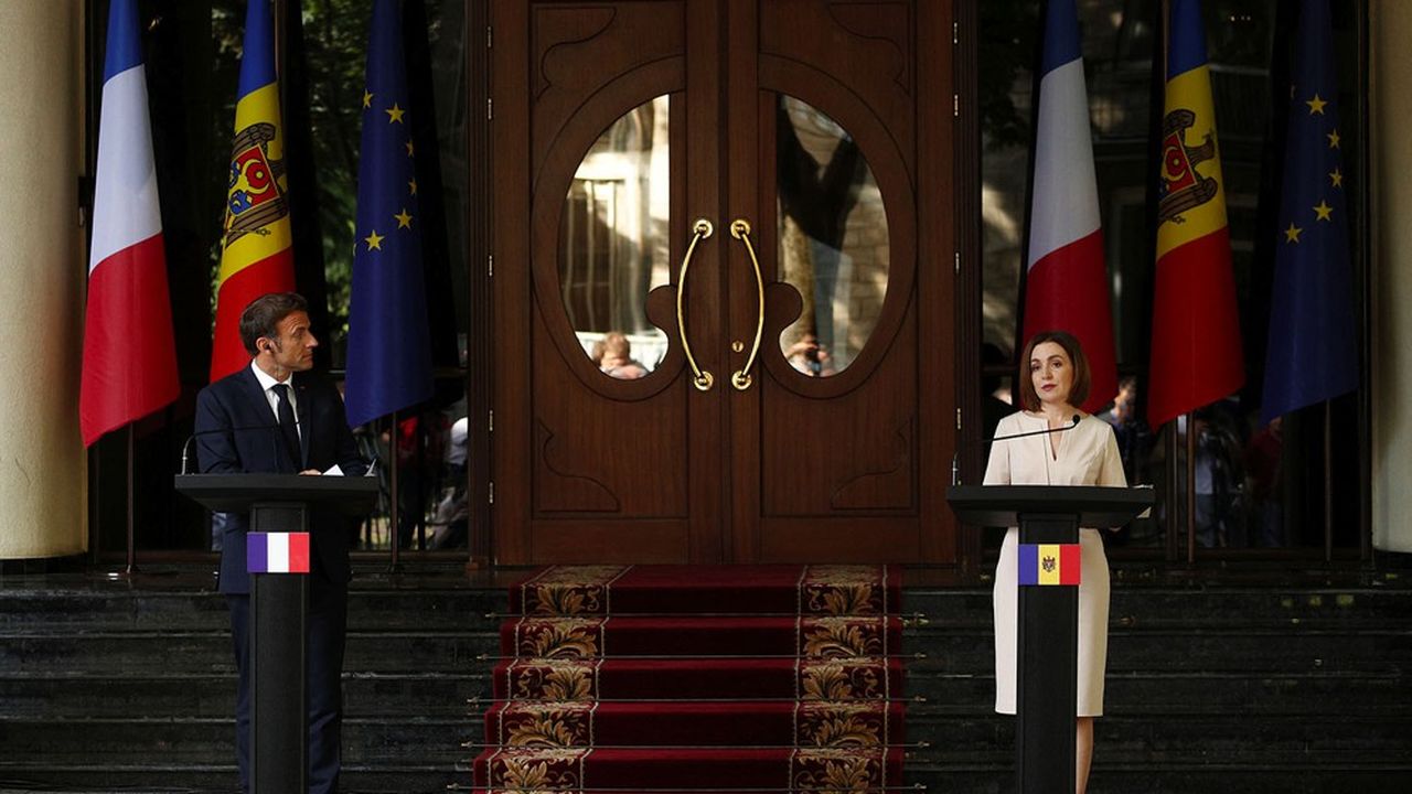 En déplacement en Moldavie, la présidente Maia Sandu a réagi positivement à la proposition française d'une communauté politique européenne.