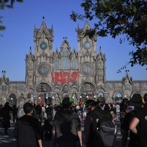 Pas moins de 420.000 festivaliers sont attendus cette année au Hellfest, l'immense festival dédié aux musiques extrêmes.