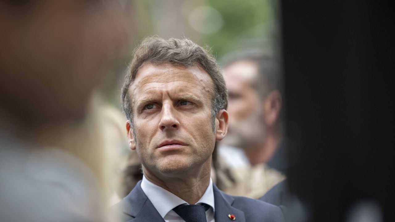 Emmanuel Macron aborde le second tour avec un léger avantage sur la Nupes, mais de fortes incertitudes pèsent sur la capacité à décrocher une majorité absolue. (Photo : ce jeudi à Kiev).