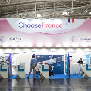 Le stand Choose France au salon World of Photonics le 28 avril 2022 à Munich, en Allemagne.