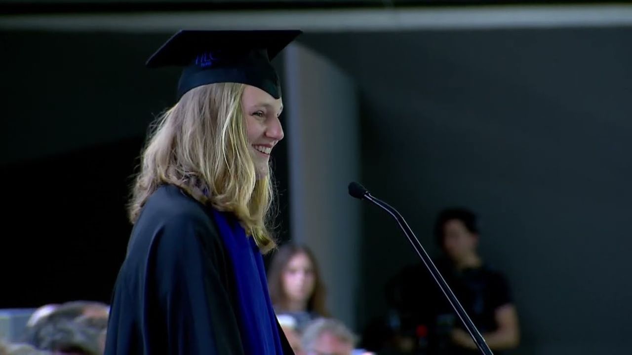 Extrait de la vidéo du discours d'Anne-Fleur Goll, a la remise de son diplôme le 9 juin 2022, à HEC.