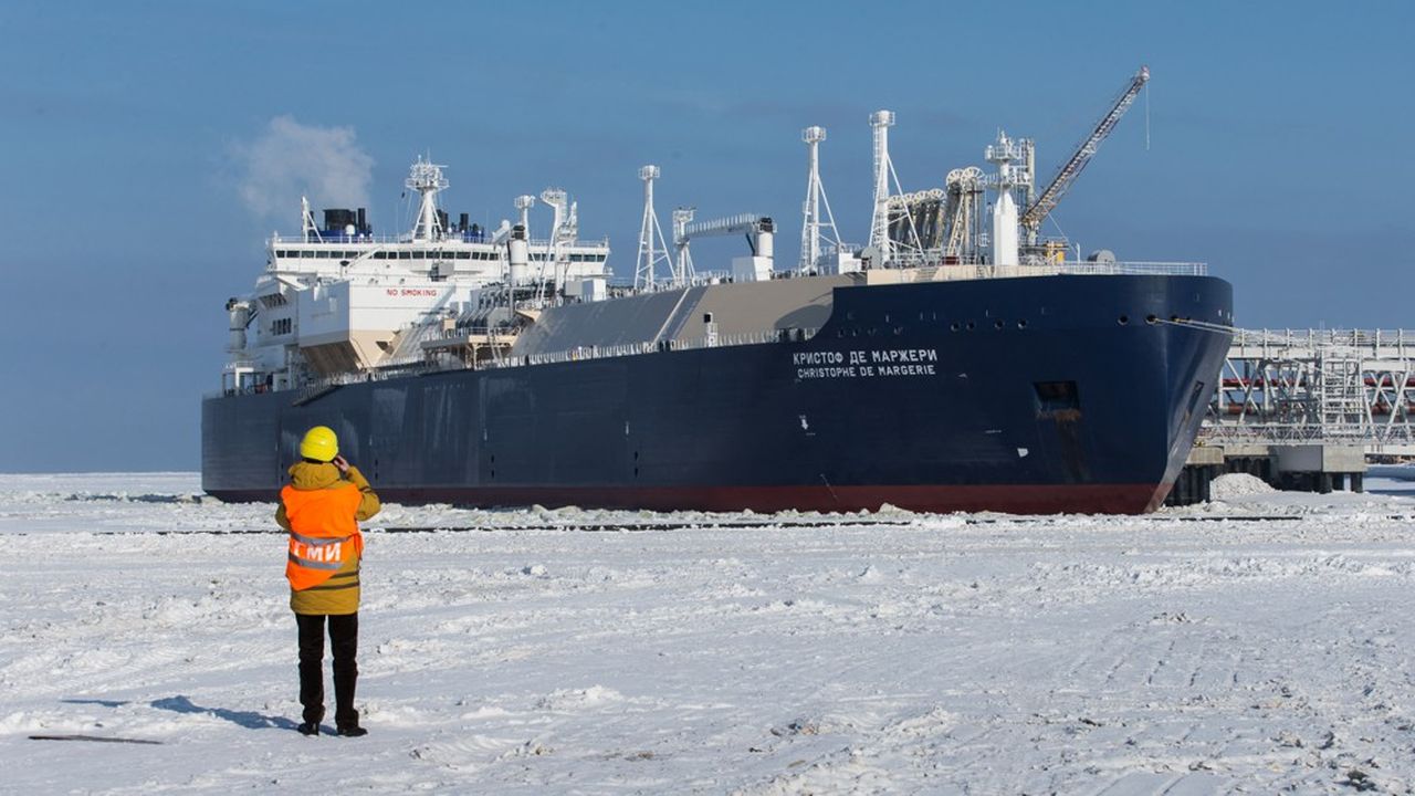 Le navire méthanier russe « Christophe de Margerie » dans le port de Sabetta, en Sibérie. La France est devenue le premier importateur de GNL russe.
