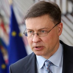 Valdis Dombrovskis, vice-président exécutif de la Commission, est chargé des dossiers économiques et du Commerce.