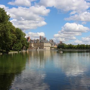 Fontainebleau a été la maison de famille des rois de France et témoigne de huit siècles d'architecture.