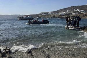 Opération de sauvetage sur l'île de Mykonos le 19 juin 2022.