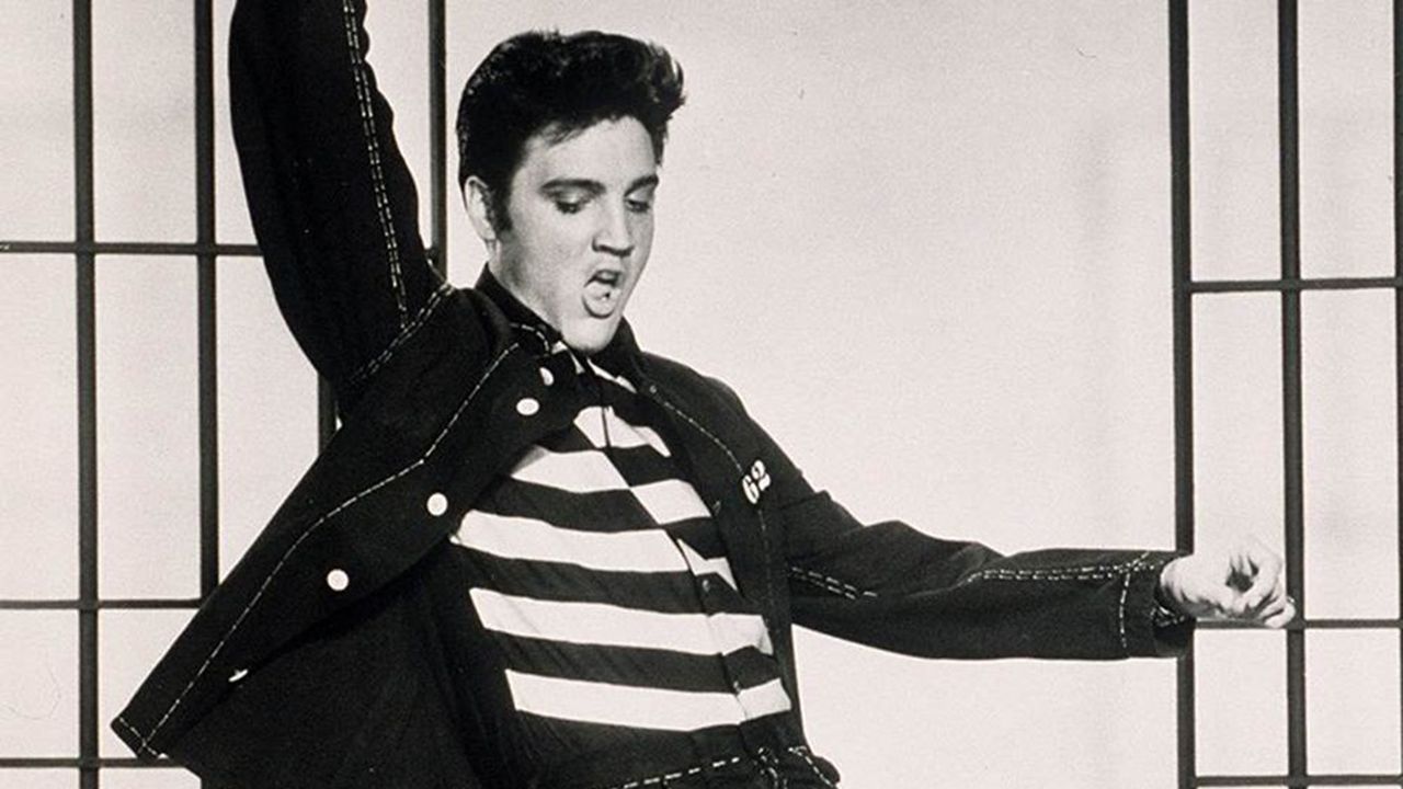Elvis Presley dans Le Rock du bagne, en 1957.