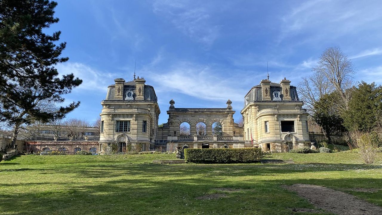 À Louveciennes, ces deux pavillons jumeaux sont mis en vente à 6,5 millions d'euros.
