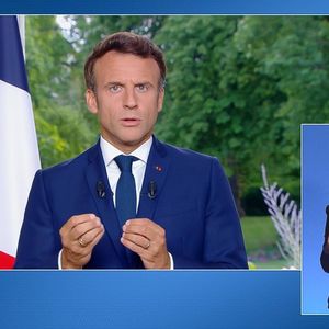 Trois jours après son échec aux élections législatives, Emmanuel Macron fait une déclaration solennelle à la télévision, pour s'adresser aux Français... et aux oppositions.