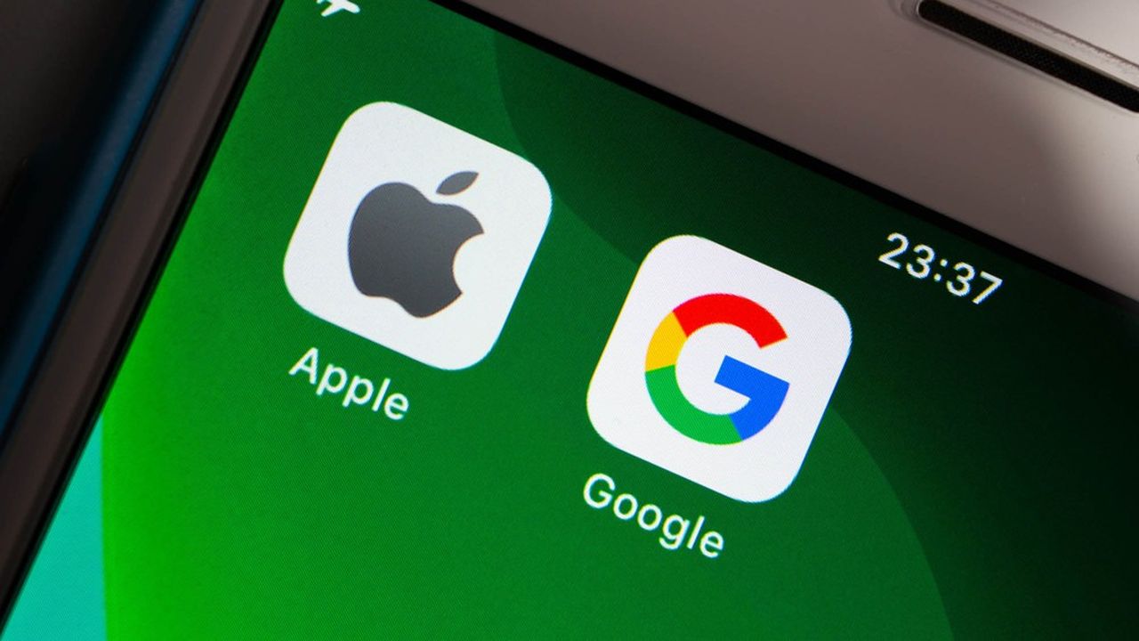US lawmakers are concerned about data collected by Apple and Google on mobile phones