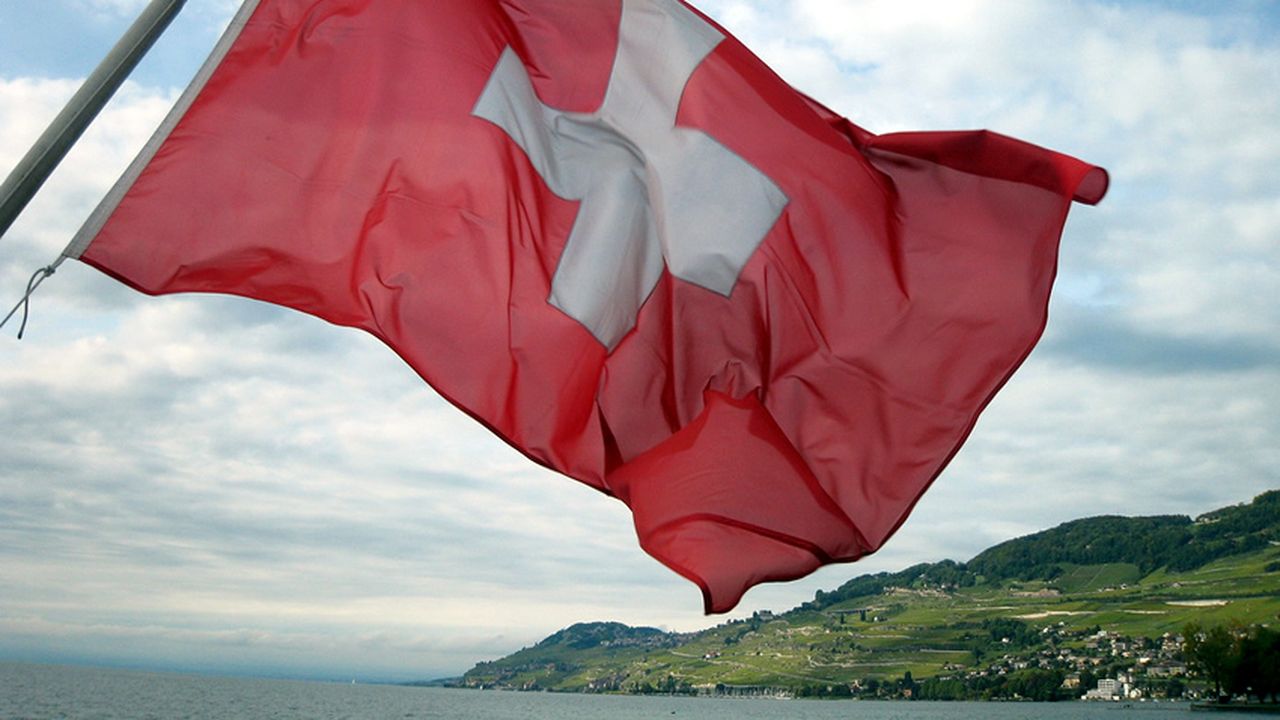 1730099_1514456580_958703-1395133106-drapeau-suisse.jpg