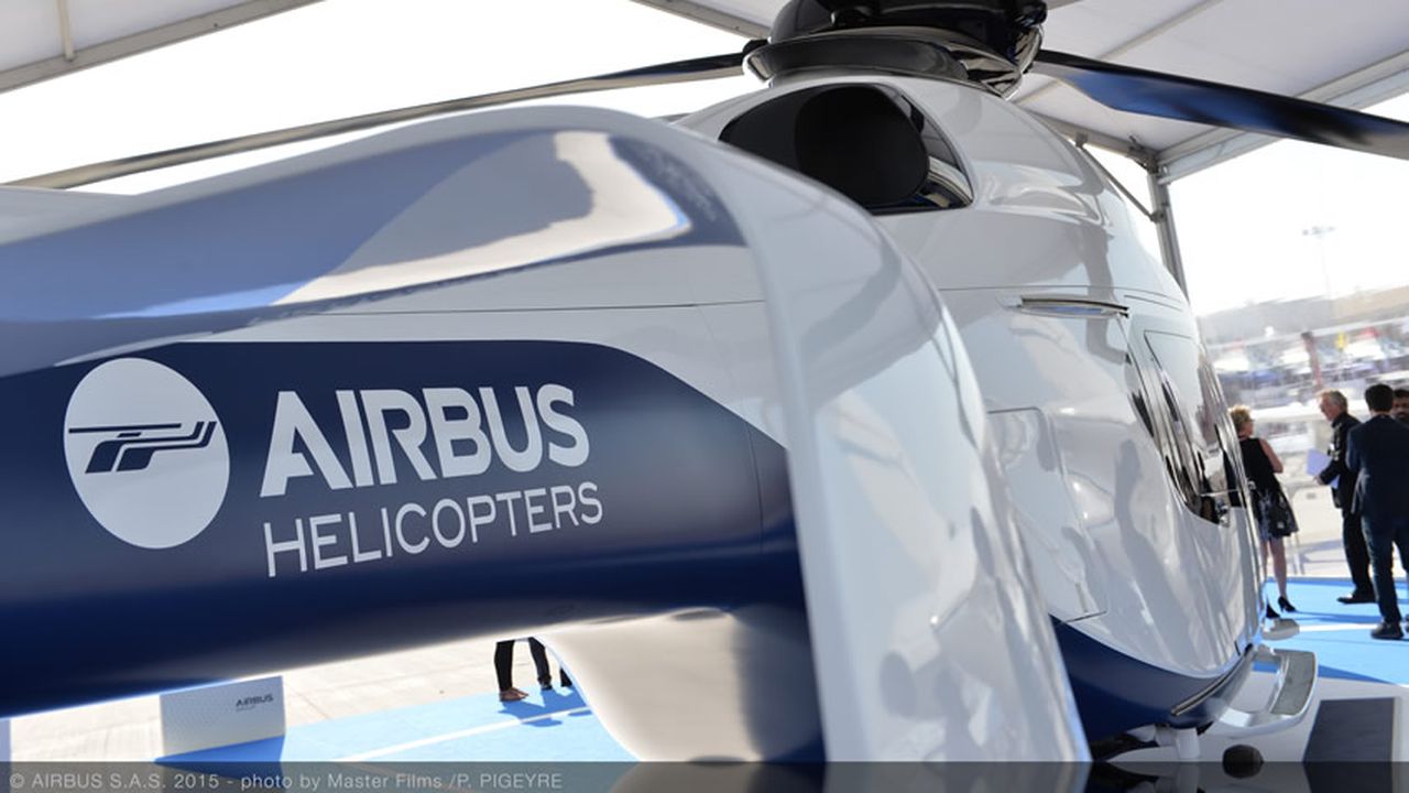 1728076_1513353438_1596924-1476801994-1559455-1465827219-h160-helicopter-display-at-the-dubai-airshow-2015.jpg