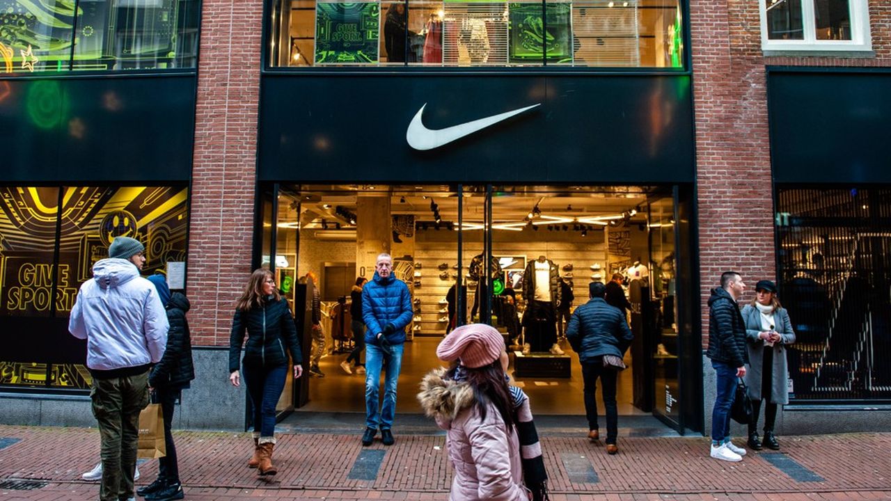 Nike affiche jusqu'à 50% de réductions massives sur de nombreux articles  sportswear ce week-end - Le Parisien