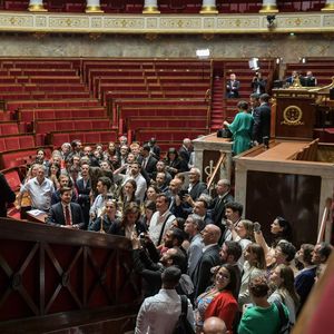 Jean-Luc Mélenchon et les nouveaux députés de l'Union populaire du groupe LFI, le 21 juin 2022 à l'Assemblée nationale.