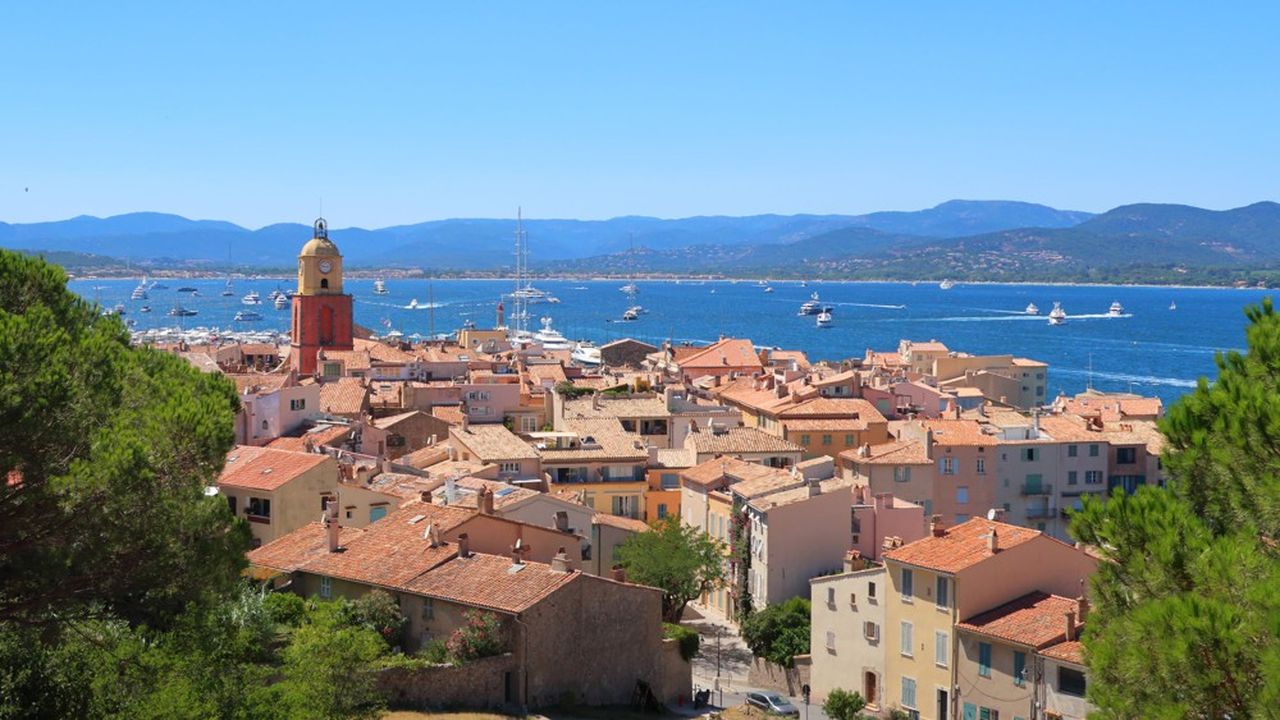 A Saint-Tropez, le tarif moyen au m² (13 134 €) est près de trois fois plus cher que sur le reste du pourtour méditerranéen (4 800 €).
