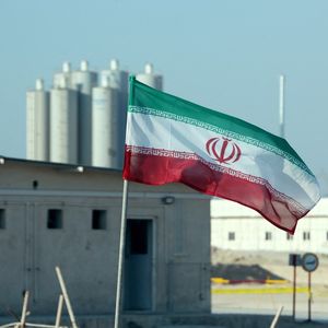 Les tensions mondiales sur le marché pétrolier sont également une occasion, pour l'Iran, de faire pression afin d'obtenir la levée des sanctions sur le brut iranien.