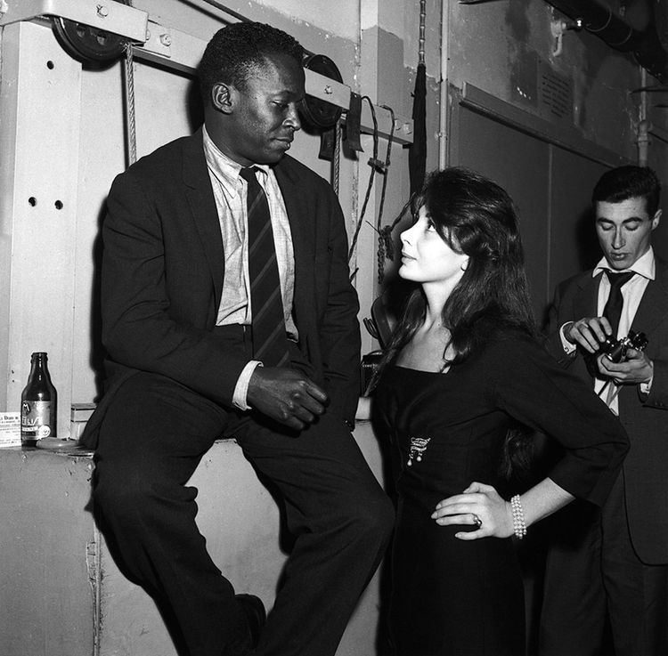 Miles Davis et Juliette Gréco au club Saint-Germain en 1958.