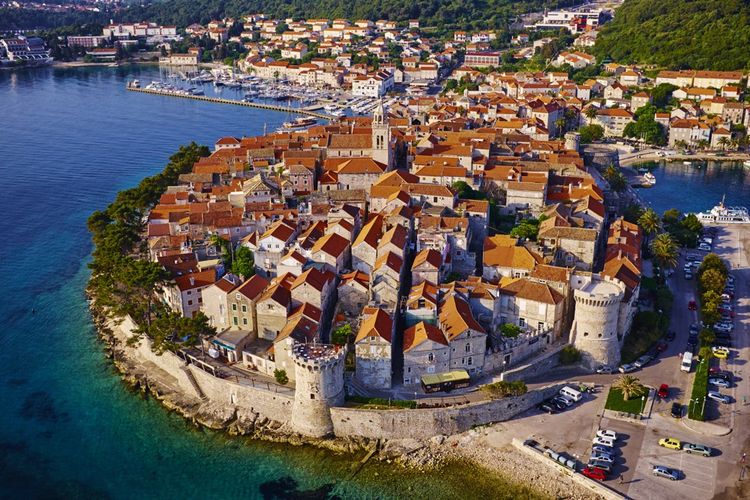 La ville de Korcula en Croatie et ses redoutables remparts.