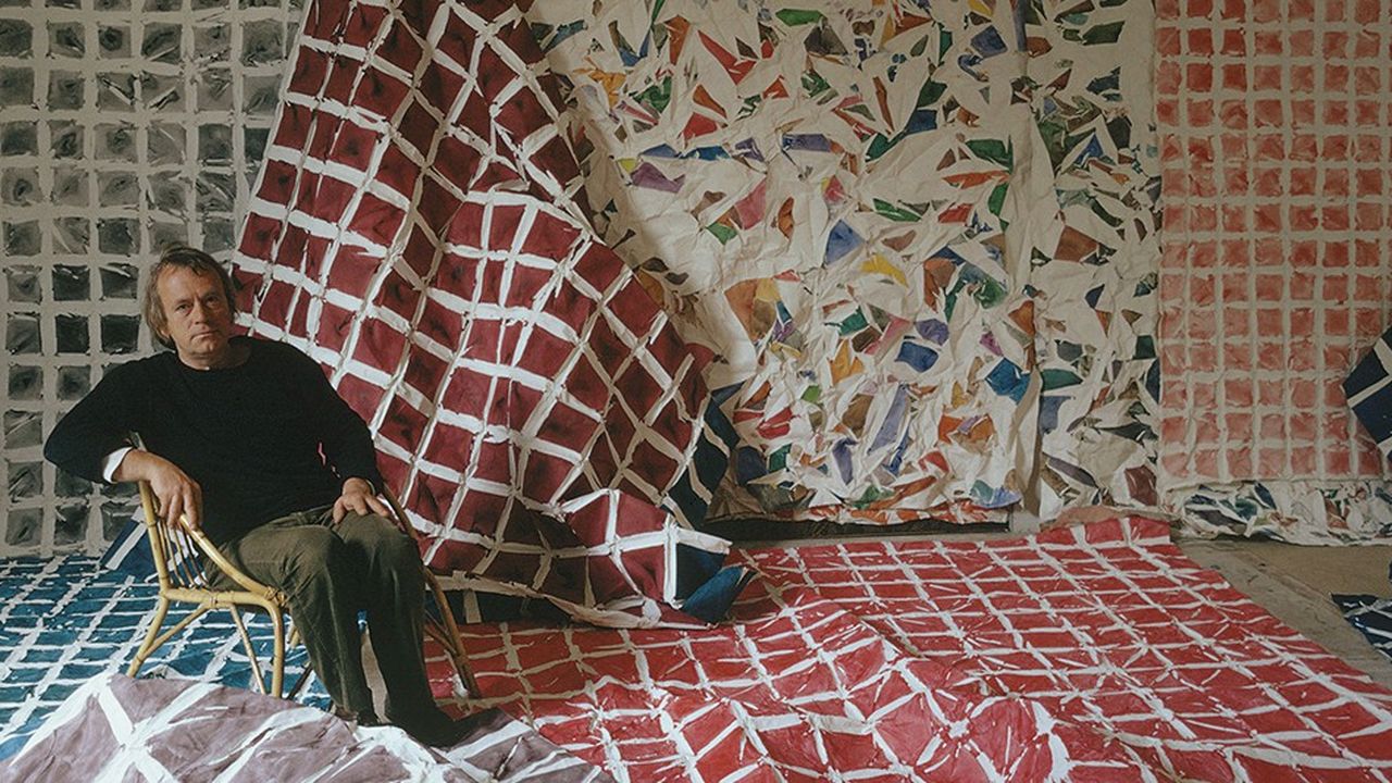 Le peintre dans son studio de Maisons-Alfort, en 1981.