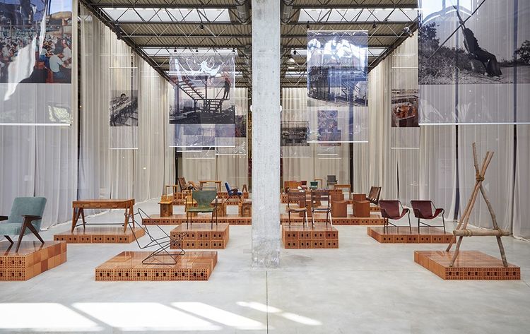 L'exposition consacrée aux architectes Lina Bo Bardi et Giancardo Palanti au Nilufar Depot lors du Salone del Mobile 2018