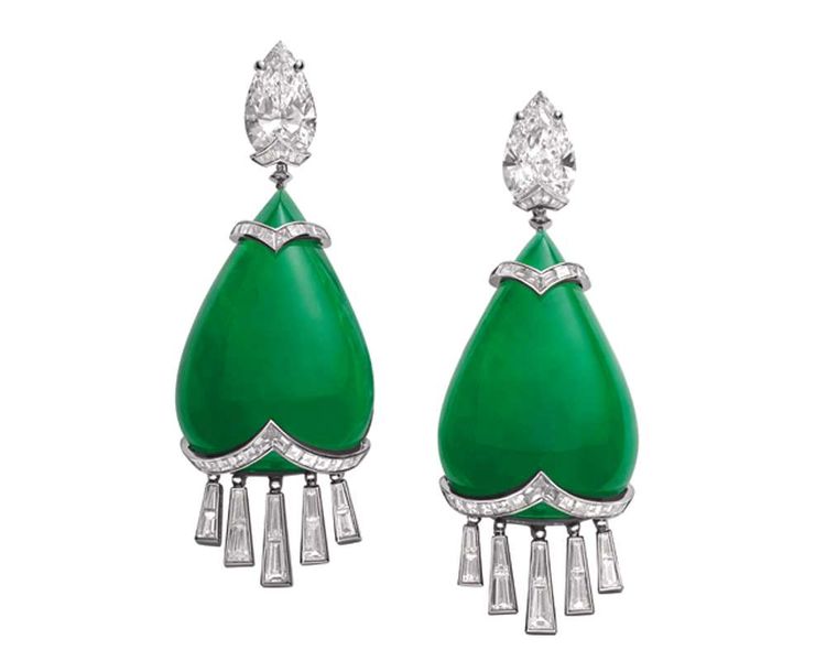 Bulgari  : Boucles d’oreilles en platine et diamants serties de jade taille poire