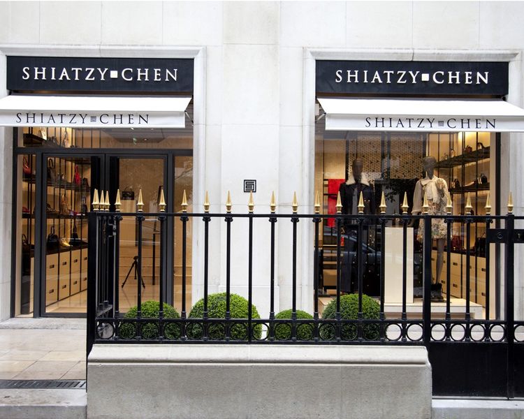 La boutique Shiatzy Chen,avenue Montaigne à Paris.
