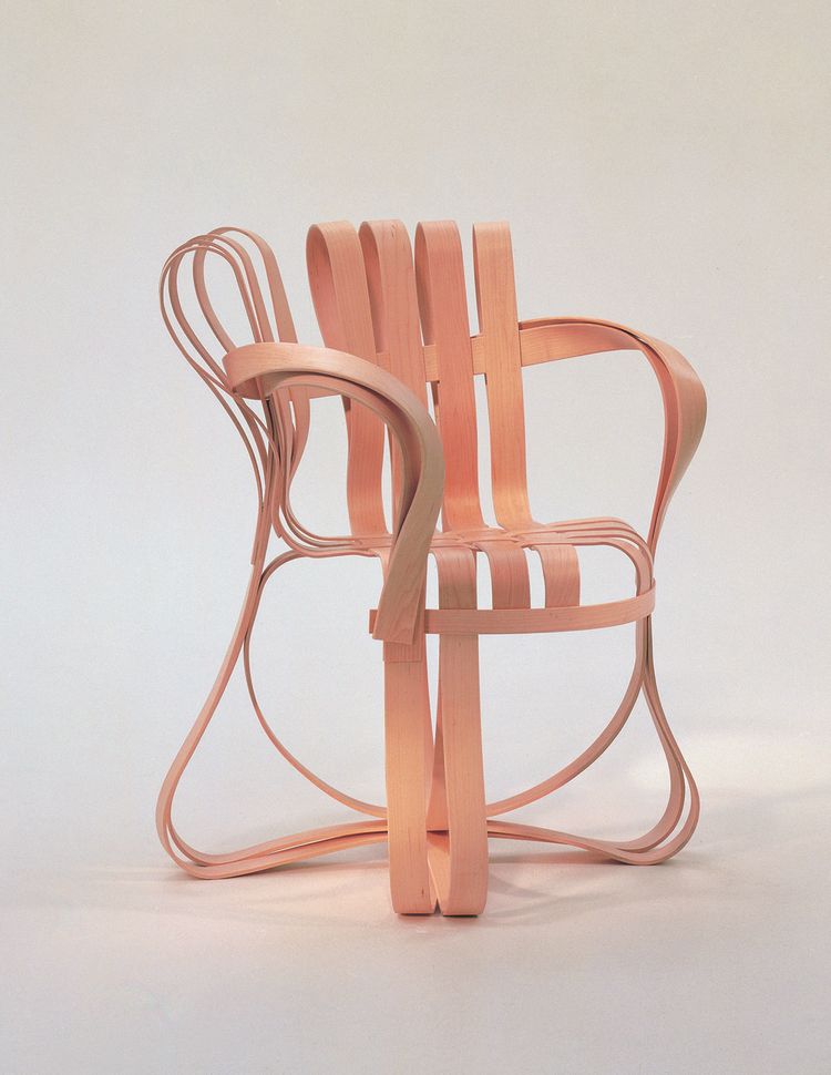 En 1960, Franck Gehry dessine cette chaise à « Cross Check » en s'inspirant… des cagettes de pommes en bois de son enfance