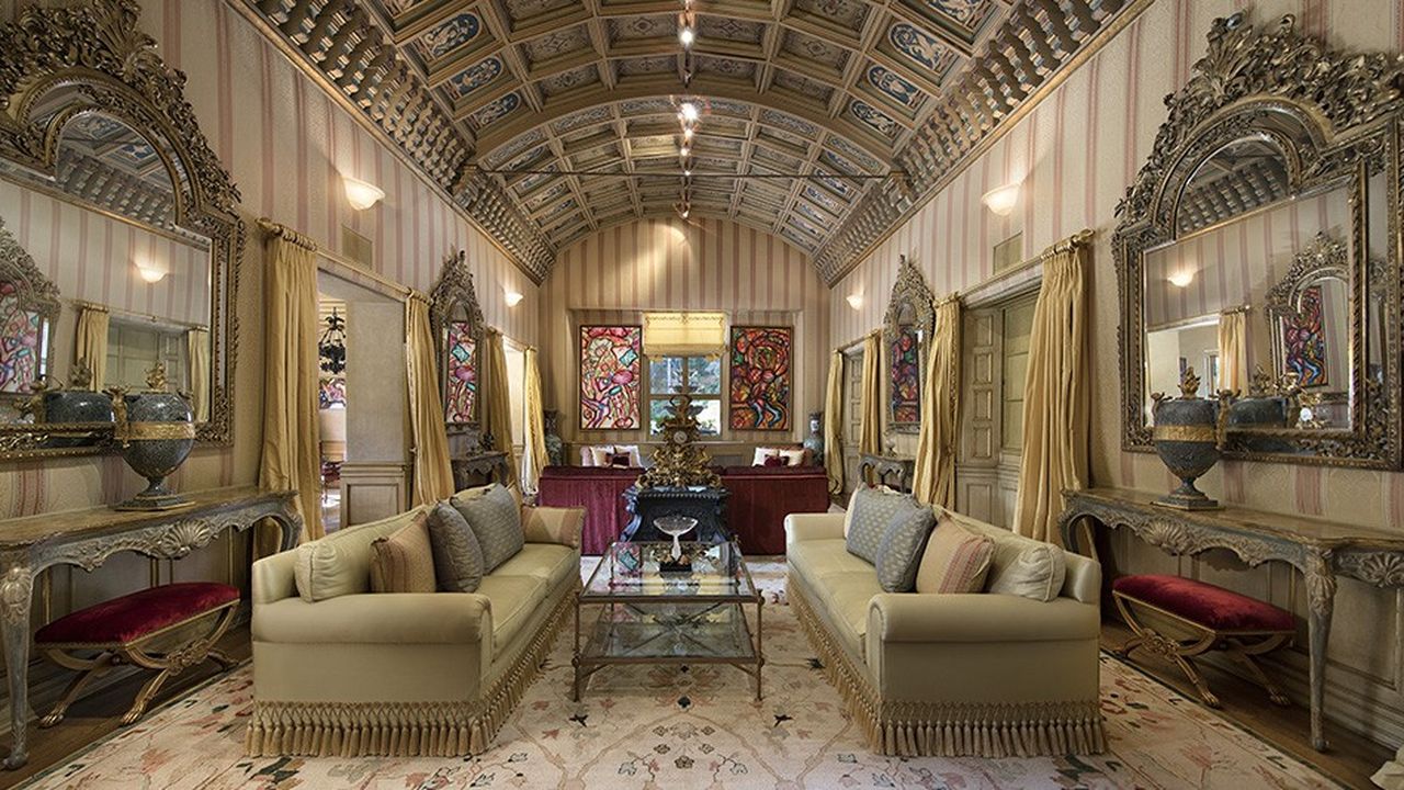 Un des salons de l'immense demeure de Beverly Hills où John et Jackie Kennedy ont passé leur lune de miel.