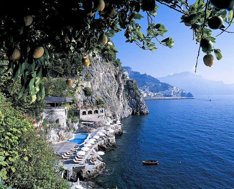 L'hôtel Santa Caterina au bord de la côte Amalfitaine.