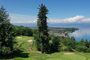 The Lake Course, le nouveau parcours en six trous de l'Evian Resort Golf Club avec vue sur le lac Léman.