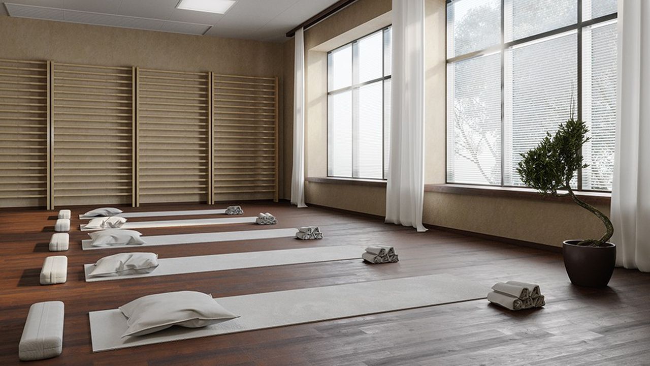 Une salle de yoga.