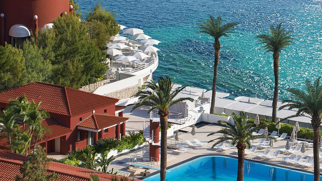 La piscine olympique du Monte-Carlo Beach Club.
