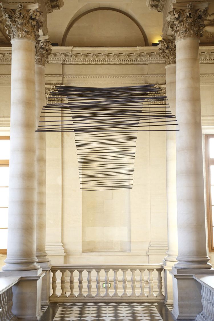 «L'Onde du Midi» d'Elias Crespins (2020), une oeuvre installée au Louvre à l'occasion des 30 ans de sa Pyramide et cofinancée par Frédéric Jousset et sa fondation Art Explora.