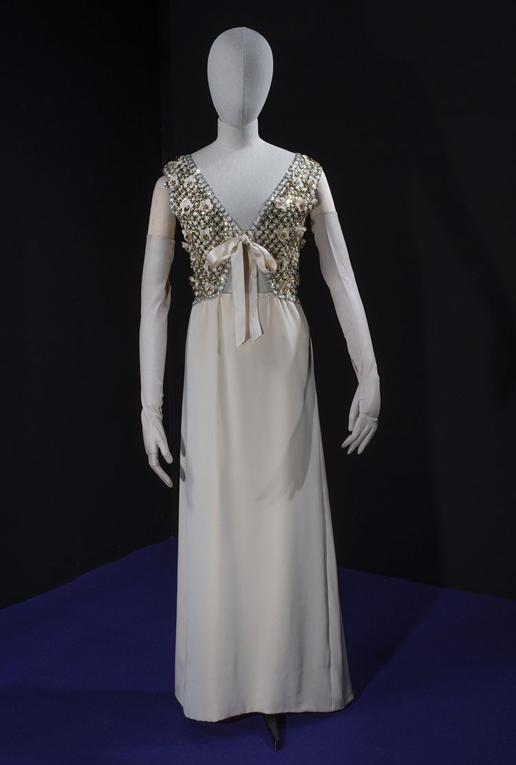 Robe Givenchy portée lors de la remise des Oscars 1968 par Audrey Hepburn .