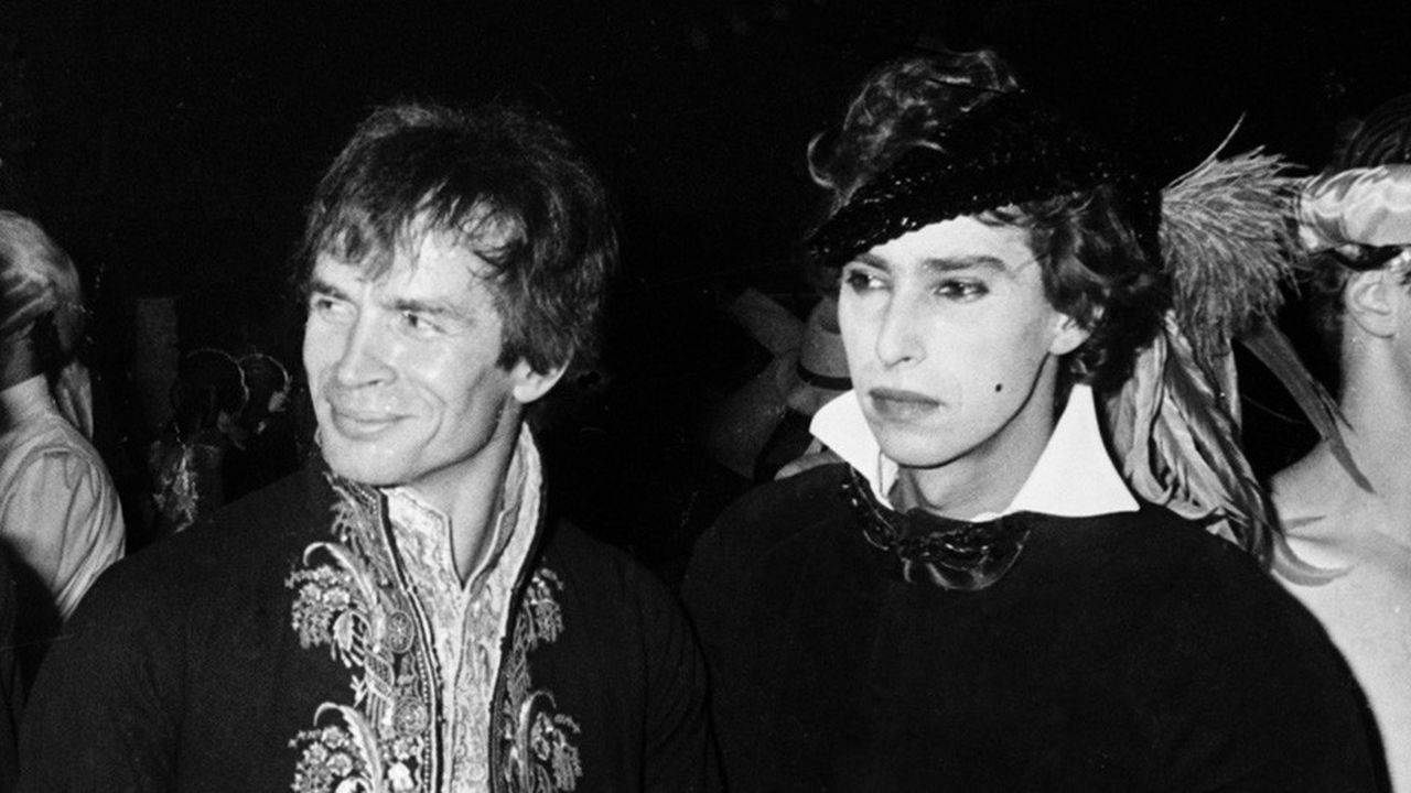 Rudolf Noureev et Gilles Dufour lors d'une fête vénitienne au Palace, en 1978.