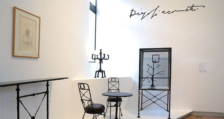 Salle dédiée aux pièces de mobilier de Diego Giacometti.