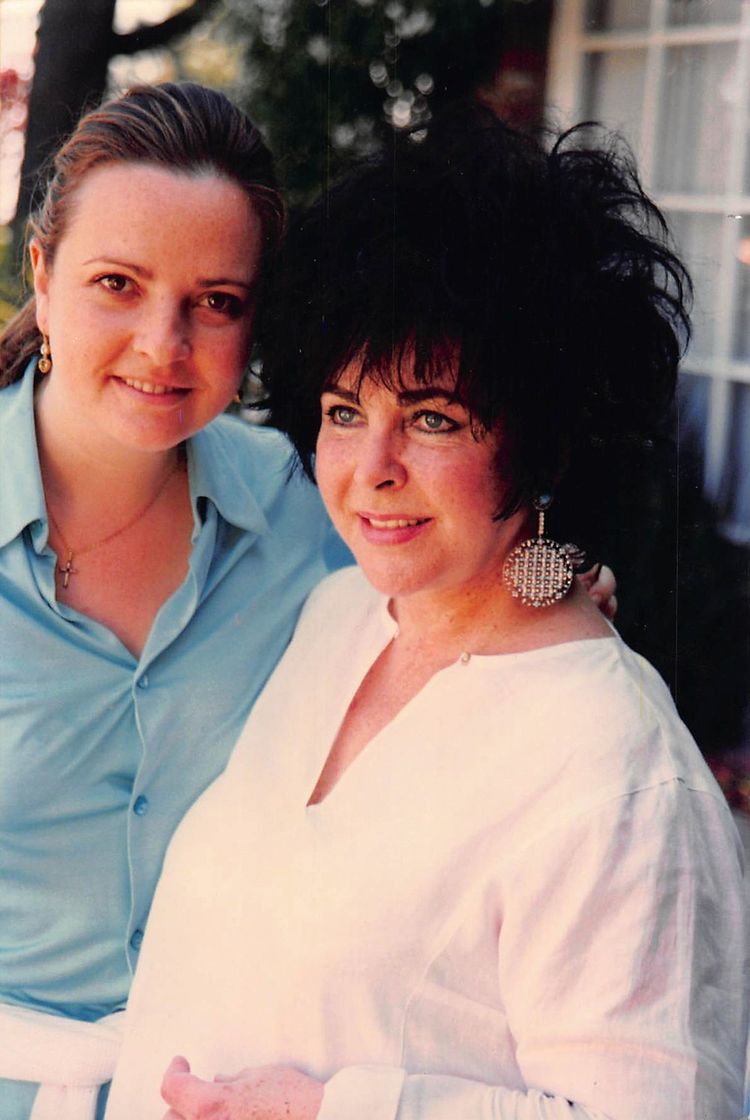Victoria et Elizabeth, chez la star en 1995.