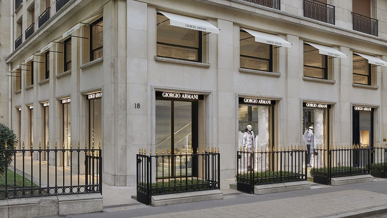 La nouvelle boutique Giorgio Armani au 18 de l'avenue Montaigne, à Paris.