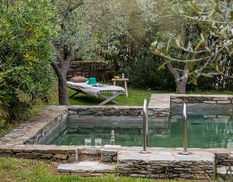Jardin privé avec bassin de la Villa Mascaracce.