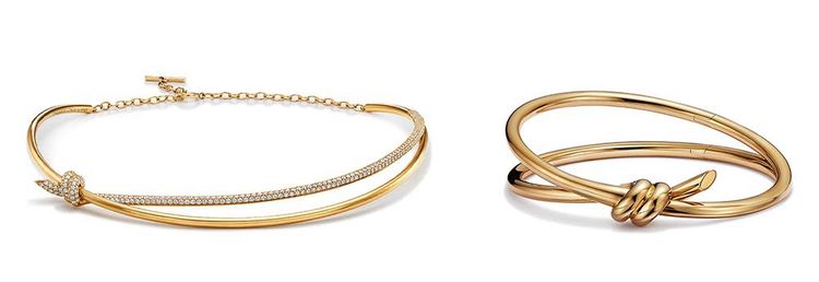 De gauche à droite, le collier ras-du-cou à double tour serti de 300 diamants et le bracelet double tour en or 18 carats de la collection «Tiffany Knot».