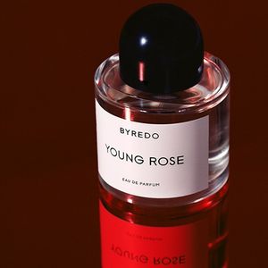 Le parfum «Young Rose» de Byredo.