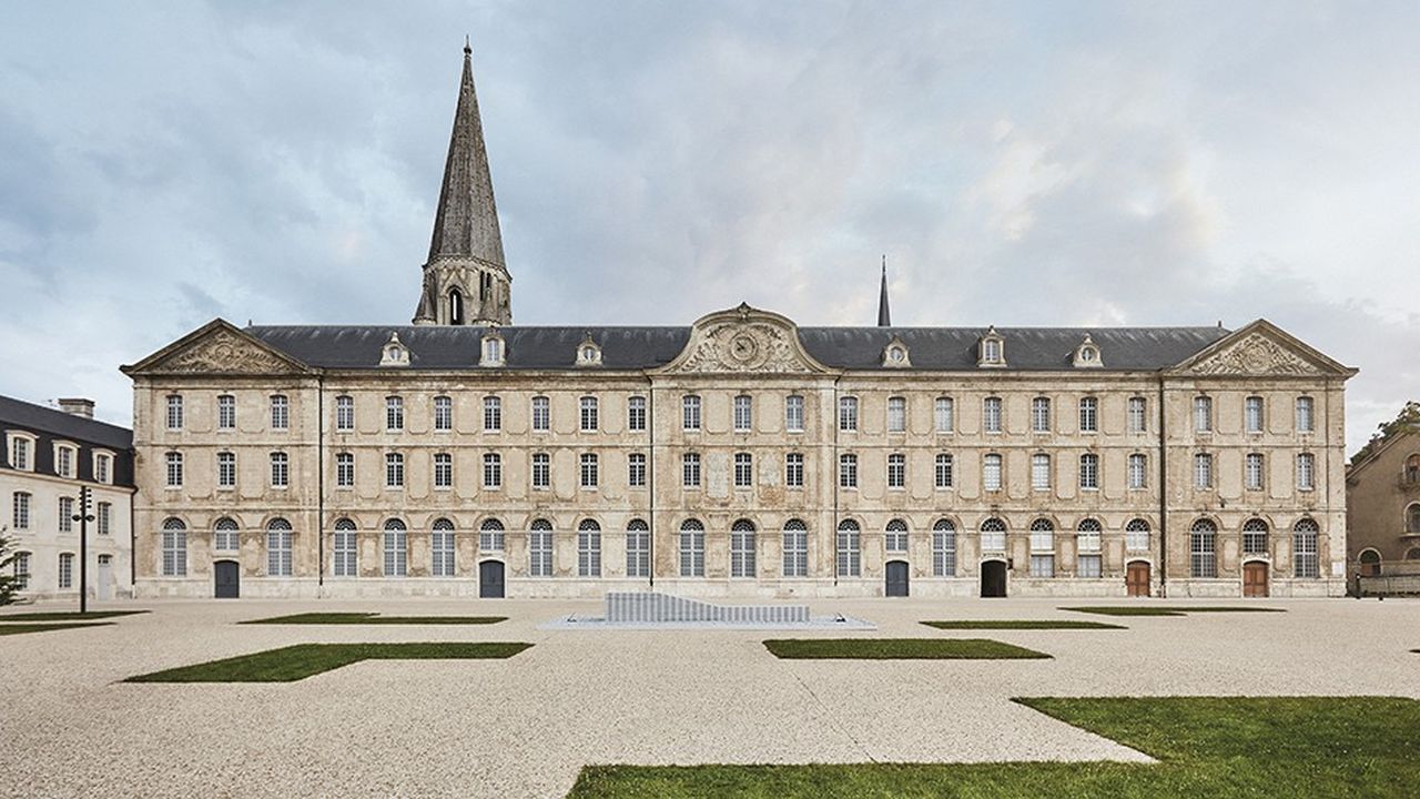 Inauguration des ateliers Vuitton à Azé et Vendôme : 400 emplois à