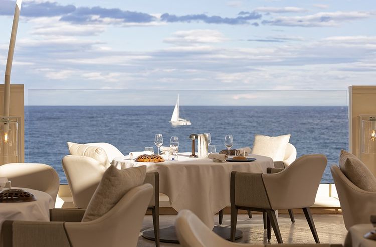 Terrasse du restaurant Blue Bay, à Monaco.
