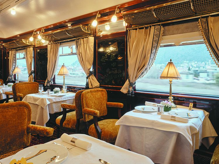 Salle deu wagon restaurant duVenice Simplon-Orient-Express.