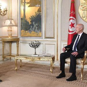 Kaïs Saïed (à droite) lors de son entretien le 21 juin avec Jihad Azour, directeur du département Moyen-Orient et Asie centrale au FMI.