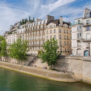Investir dans l'immobilier au coeur de Paris apparaît comme une valeur sûre en ces temps d'incertitude.