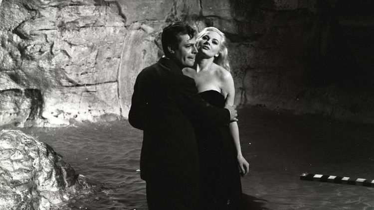« La Dolce Vita », de Federico Fellini (1960), avec Marcello Mastroianni et Anita Ekberg.