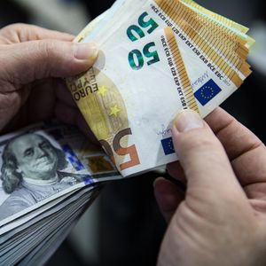 La dépréciation de l'euro face au dollar traduit les inquiétudes des investisseurs sur la zone euro.