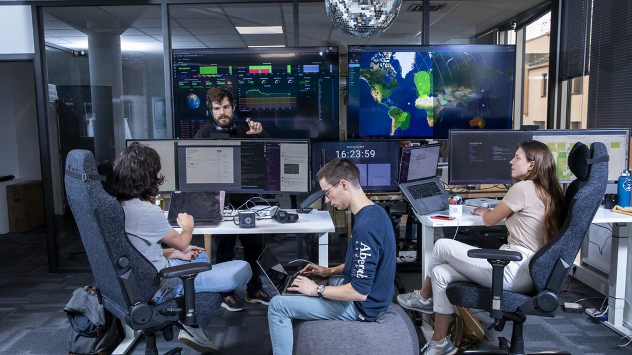 La salle de contrôle des satellites en orbite de Loft Orbital Technologies, un joyau franco-américain du NewSpace.
